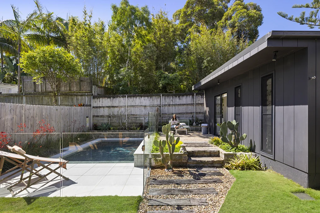 Manly Vale 5 Bedroom Relaxed beach house charm with pool and self-contained studio