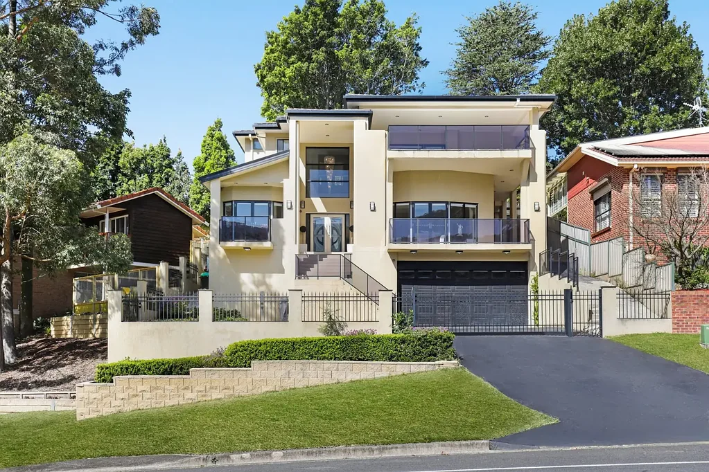 Balgownie 4 Slaapkamer Tri-level executive splendour, moments to village