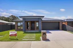 36 Swan Lake Drive, Sale