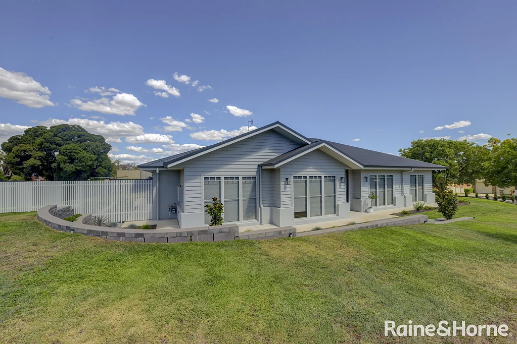 Tamworth 5chambre Family Haven Offering an Enviable Lifestyle & Superb Livability