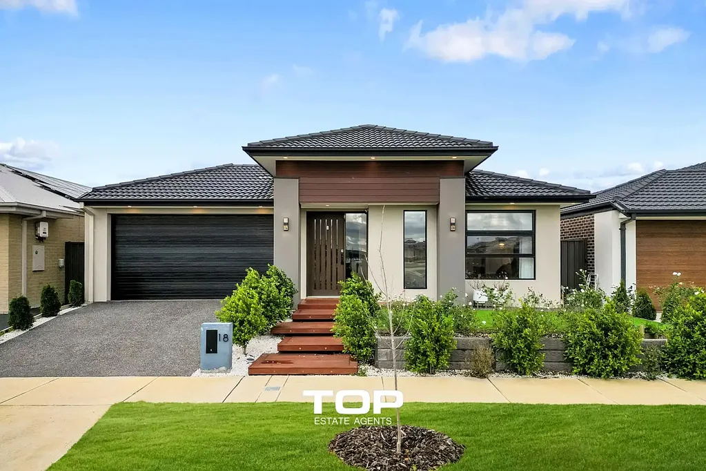 Modern Luxury and Family Comfort in Riverfield Estate!!