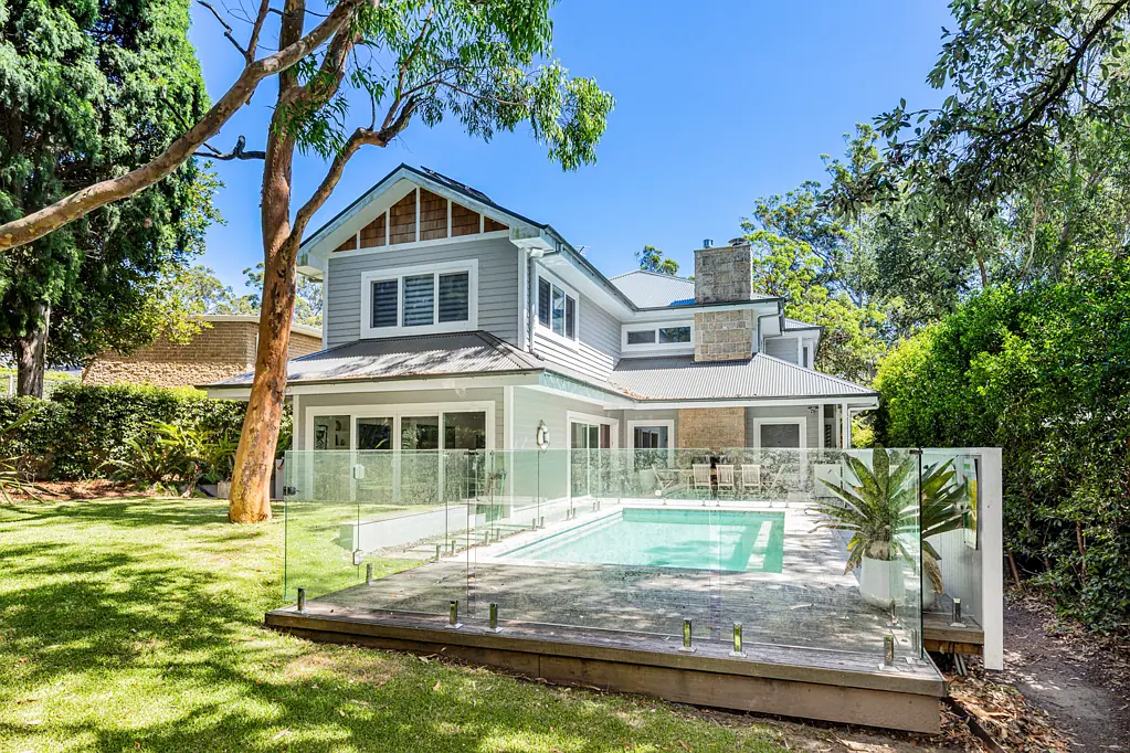 Flawless Contemporary Luxury Home | Near New Hamptons Elegance Meets Ultimate Indoor-Outdoor Living