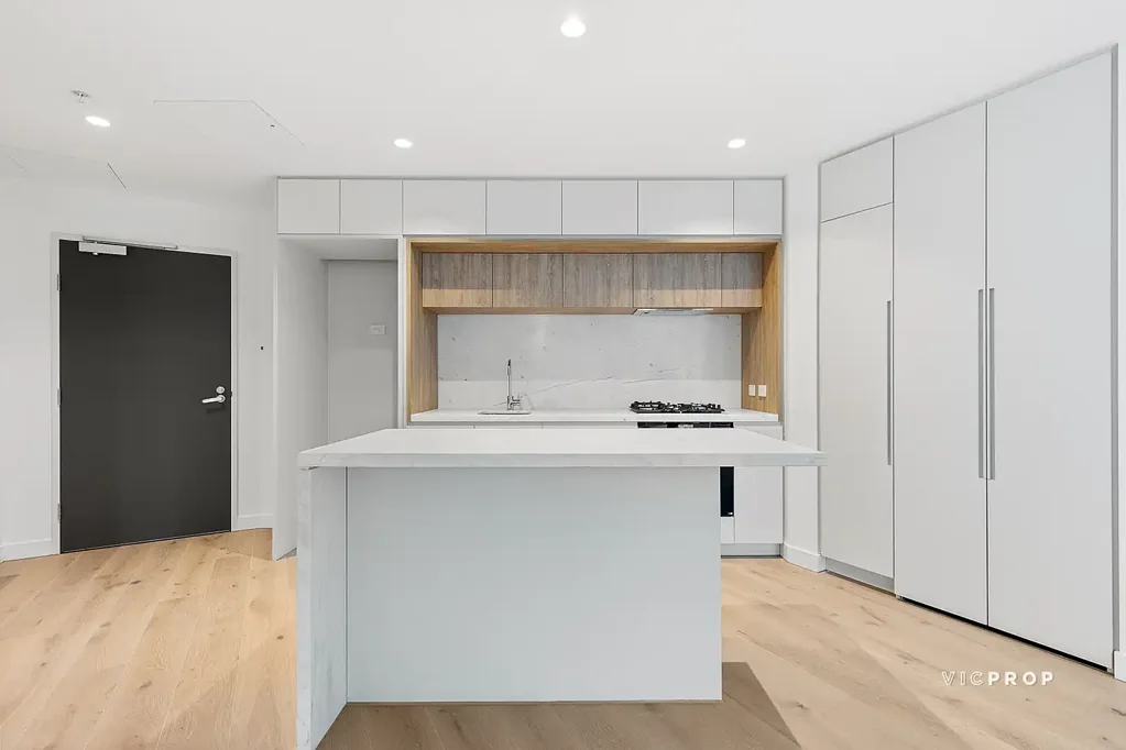 EXCELLENT ONE BED LIVING IN WEST SIDE PLACE