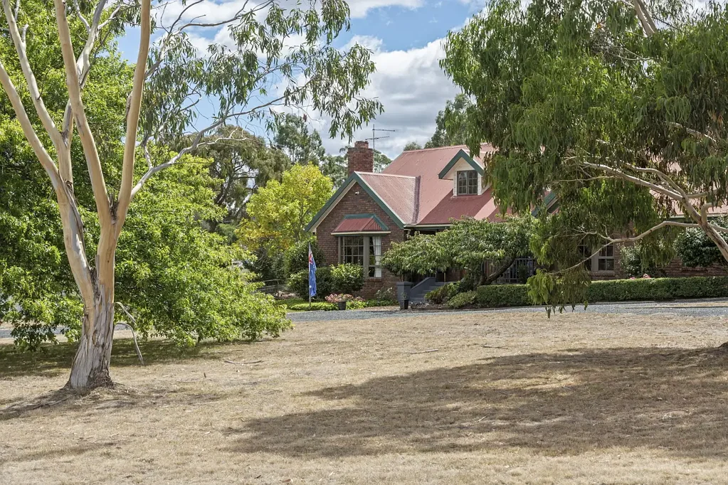 Devon Hills 5ਬੈੱਡਰੂਮ South Ridge - Elevated acreage, mountain vistas, multiple living rooms and large workshop
