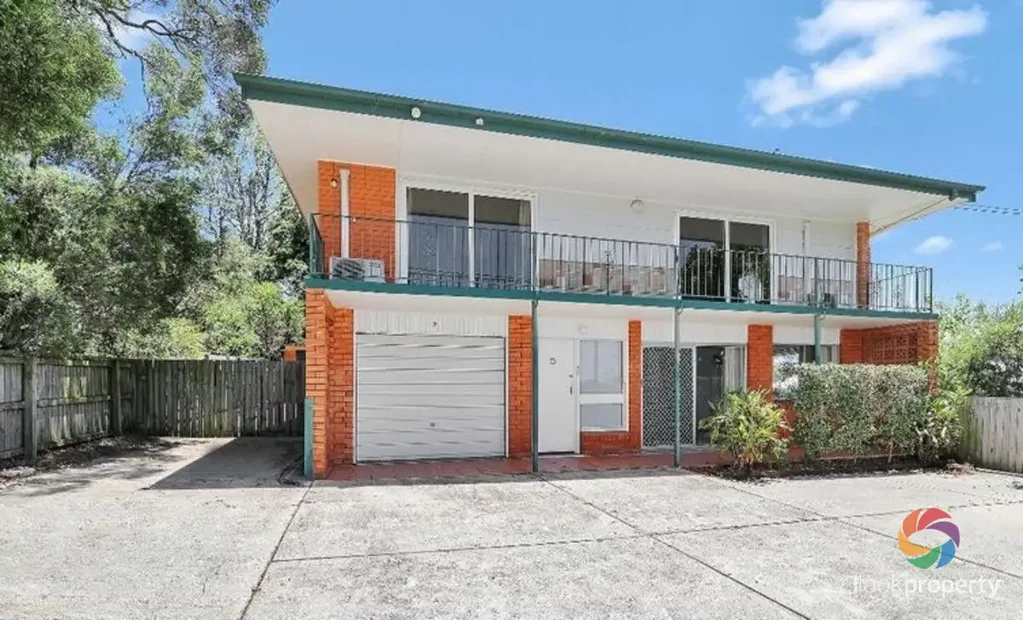 Hill-top retreat with panoramic views