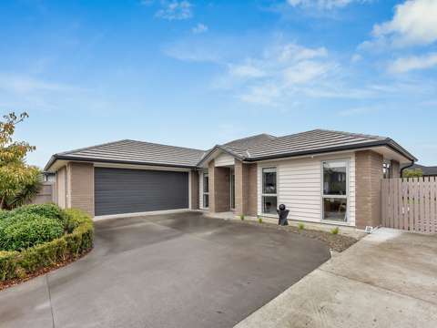 Kumeu 4 Bedroom A Touch of Sophistication, Undeniable Comfort