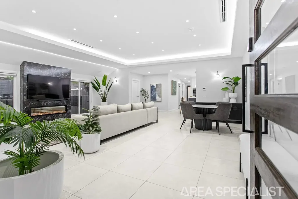 Langwarrin 4部屋 The Brief: A Flawless Fusion of Striking Luxury & Local Proximity!