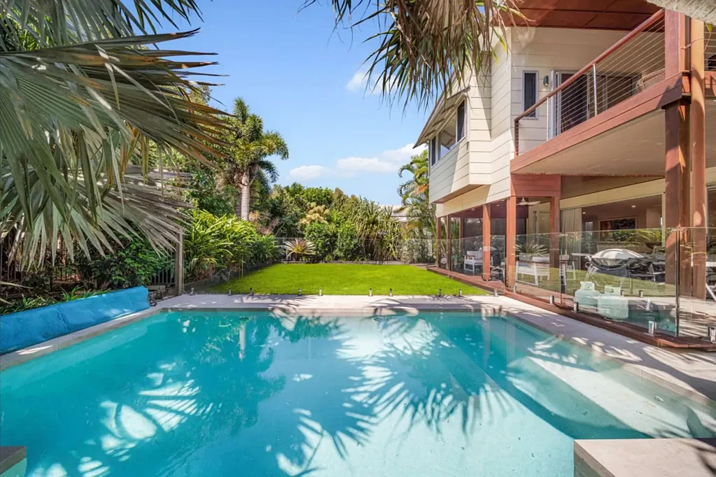Mudjimba 6ਬੈੱਡਰੂਮ Coastal Luxury Just 300m from Mudjimba Beach