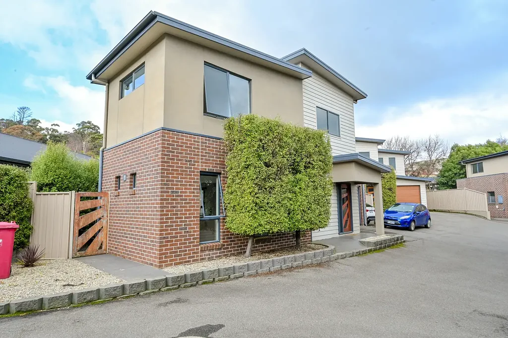South Launceston 3房  Executive Townhouse