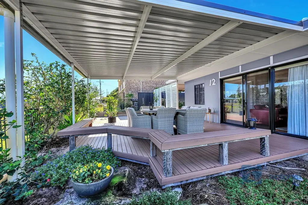 Woodgate 2Zimmer Coastal Gem in an AAA Location