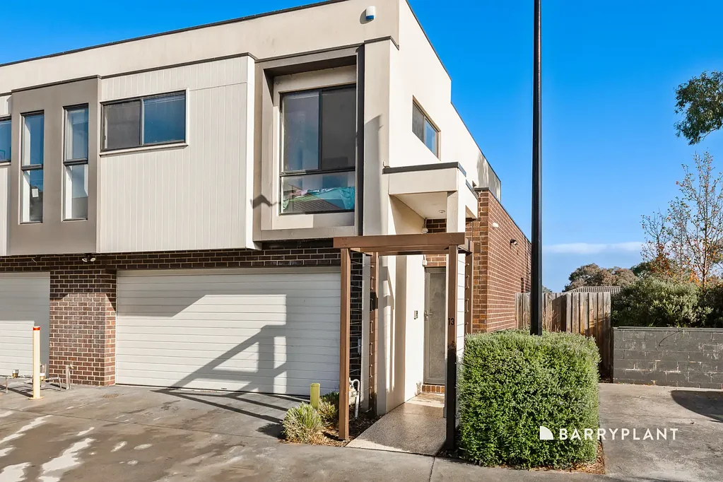 South Morang 3Phòng ngủ Exceptional Living in a Peaceful Parkside Setting!
