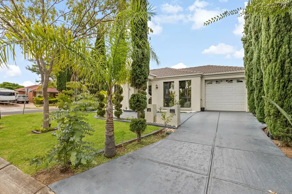 1 Lewis Avenue, Burnside, VIC 3023