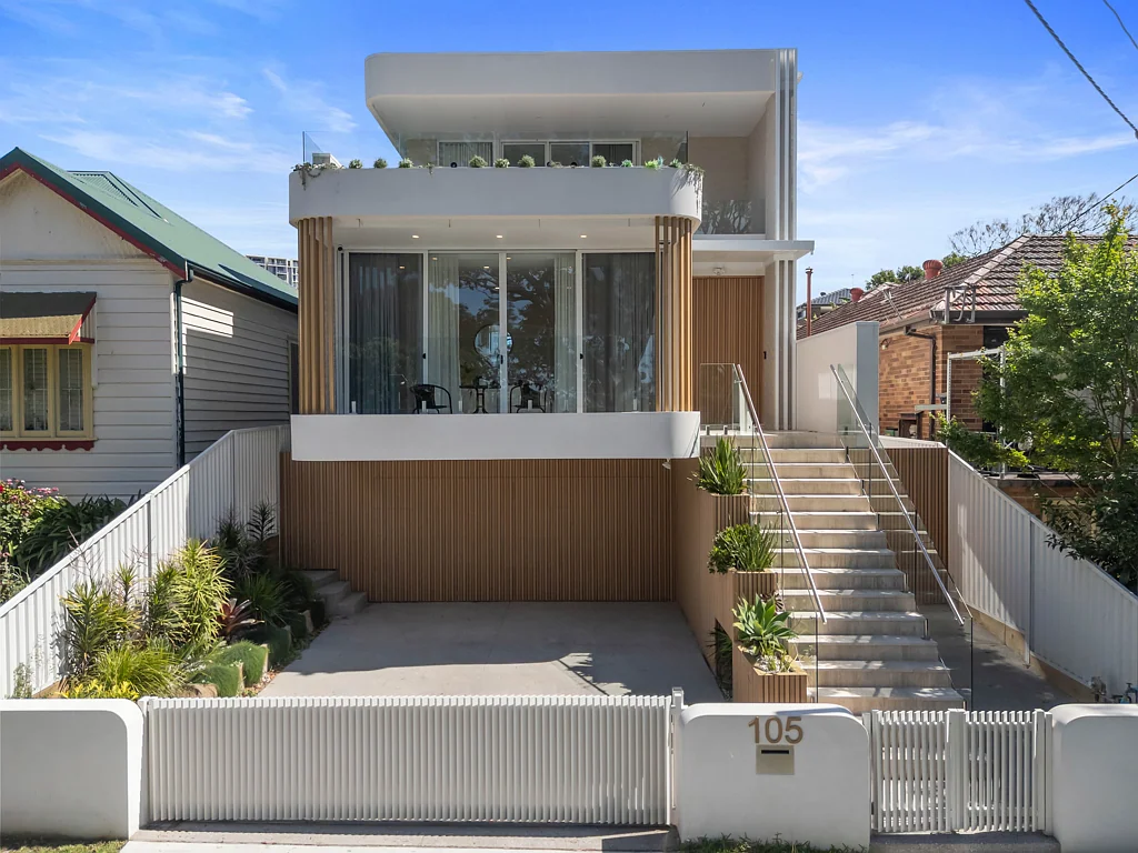 Hurstville 5Kwarto Three Levels of Architectural Luxury Opposite Hurstville Oval