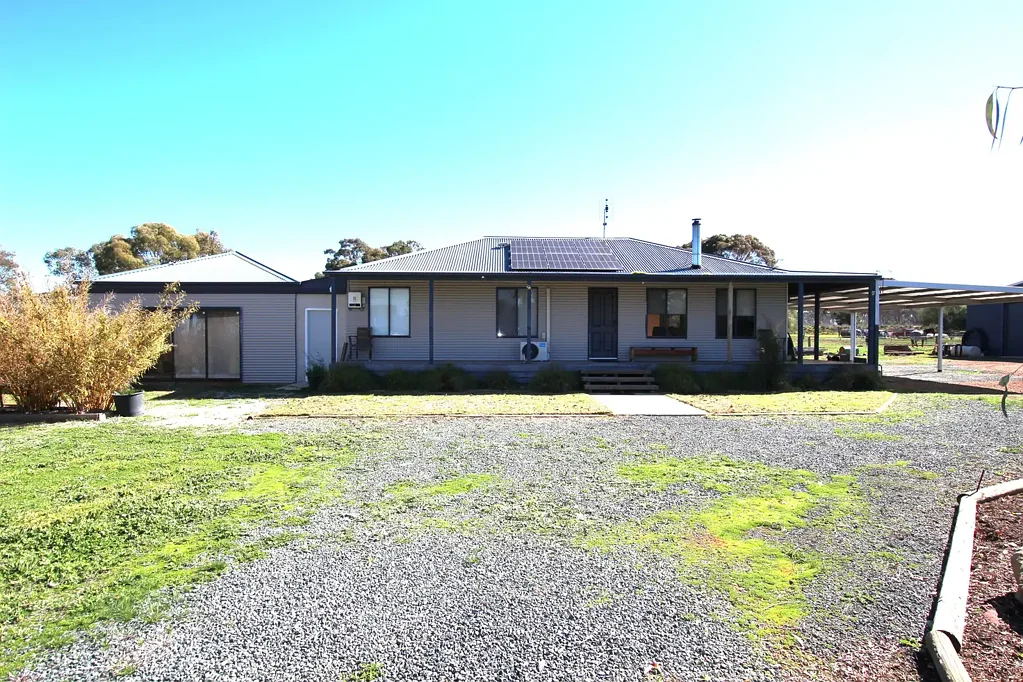 Corop 2ਬੈੱਡਰੂਮ Country Living with Space & Shedding on 1.5 Acres