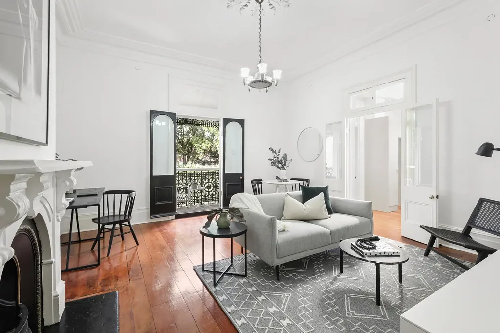 Charming One Bedroom Art Deco In A Prime Pocket