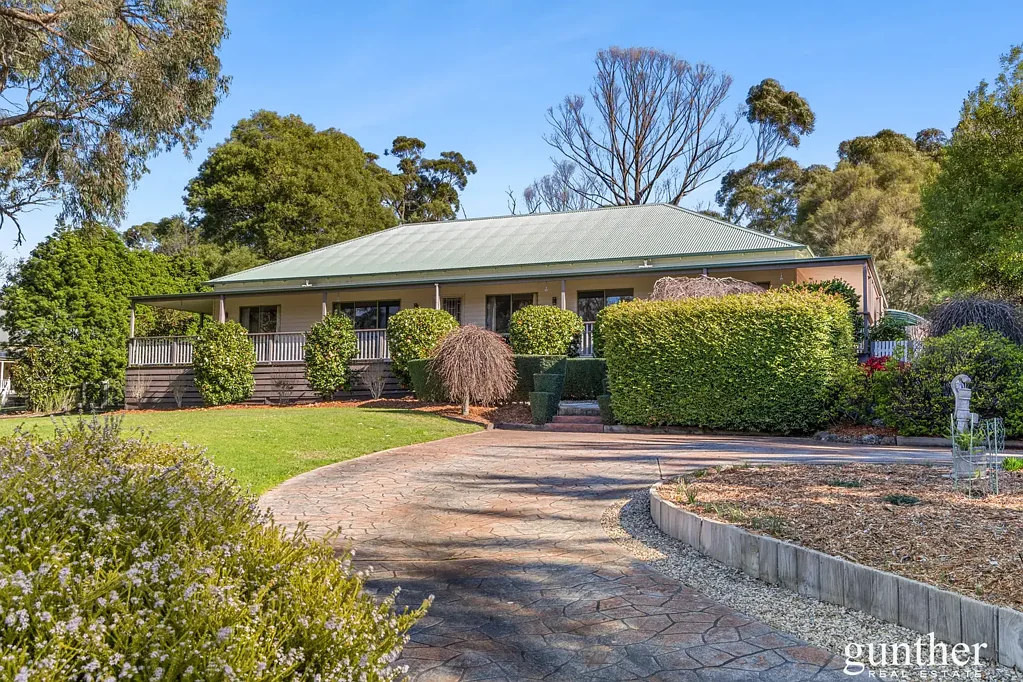 Healesville 3房 Parkhaven Court尊贵生活，尽享全景山景 Prestigious Parkhaven Court Living with Panoramic Mountain Views