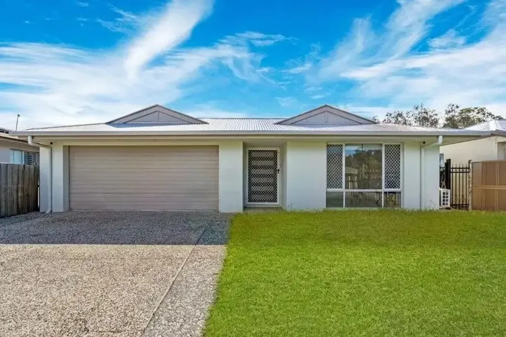 Helensvale 4 Bedroom OFF-MARKET Spacious Family Home with Multiple Living Areas & Pool!