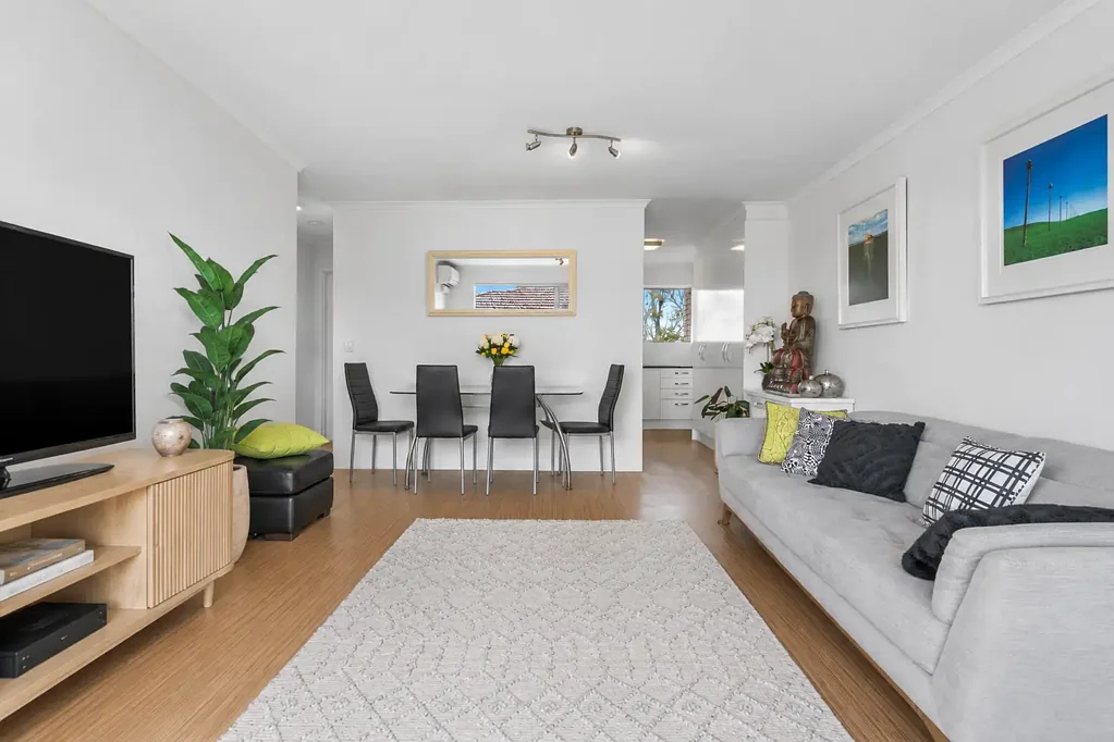 Nundah 2房 Nundah高地砖房 东北向观景阳台 精装厨房宽敞卧 完美生活配套 Beautifully Renovated Solid Brick Apartment in an Elevated Position