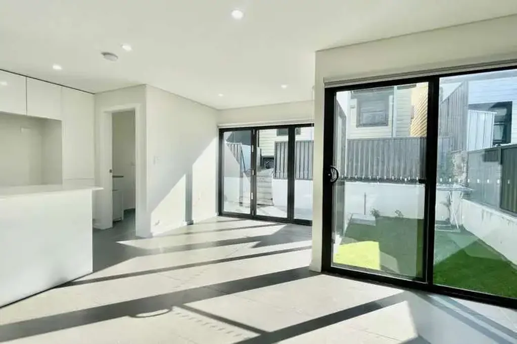 4 Bedroom Terrace
Entrance from Victoria Lane