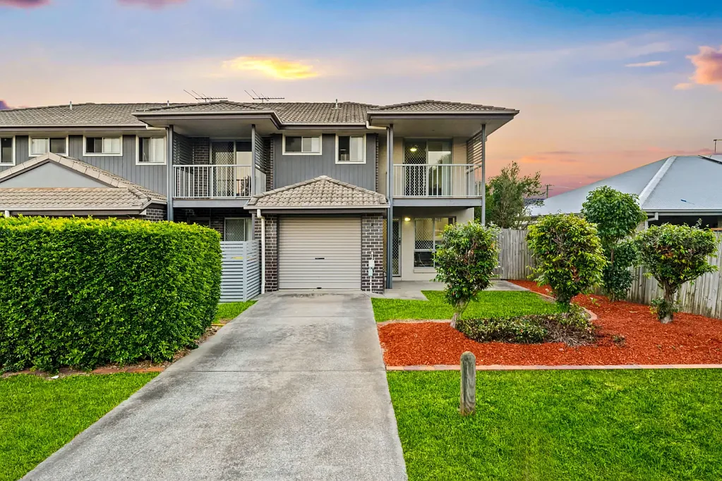 Richlands 3 Slaapkamer Private corner block townhouse | Great Opportunity in the Heart of Richlands - Call Sam Maleki