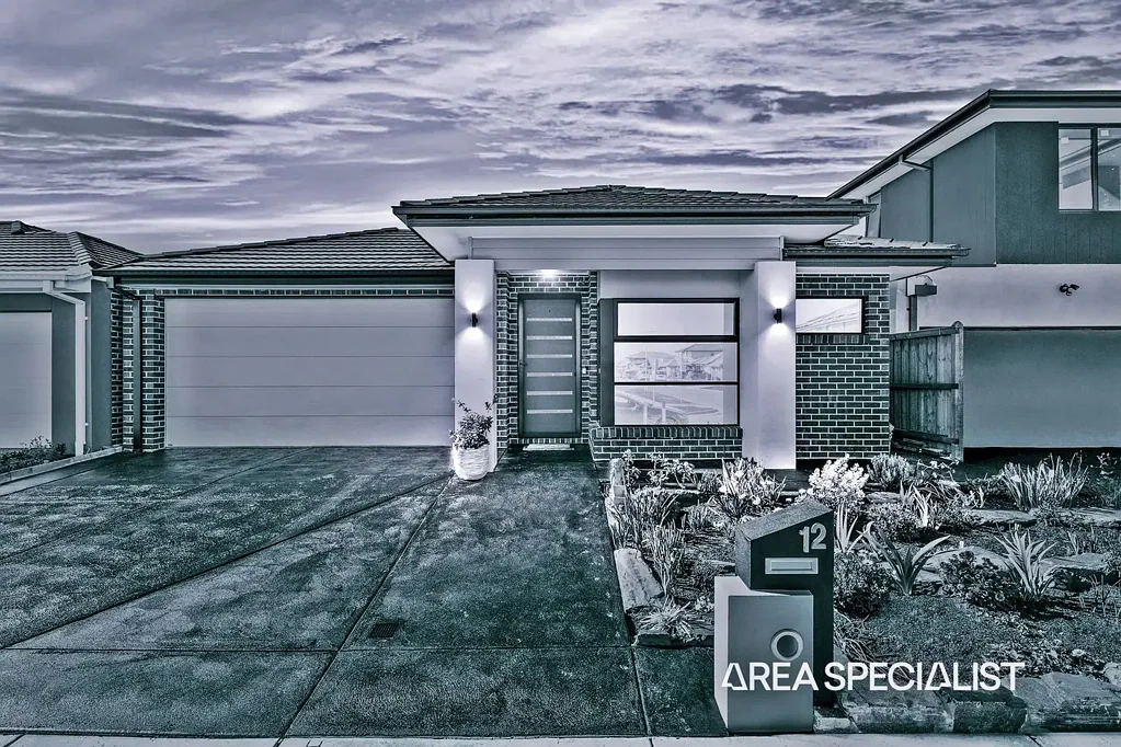 12 Undara Road, Clyde North, VIC 3978