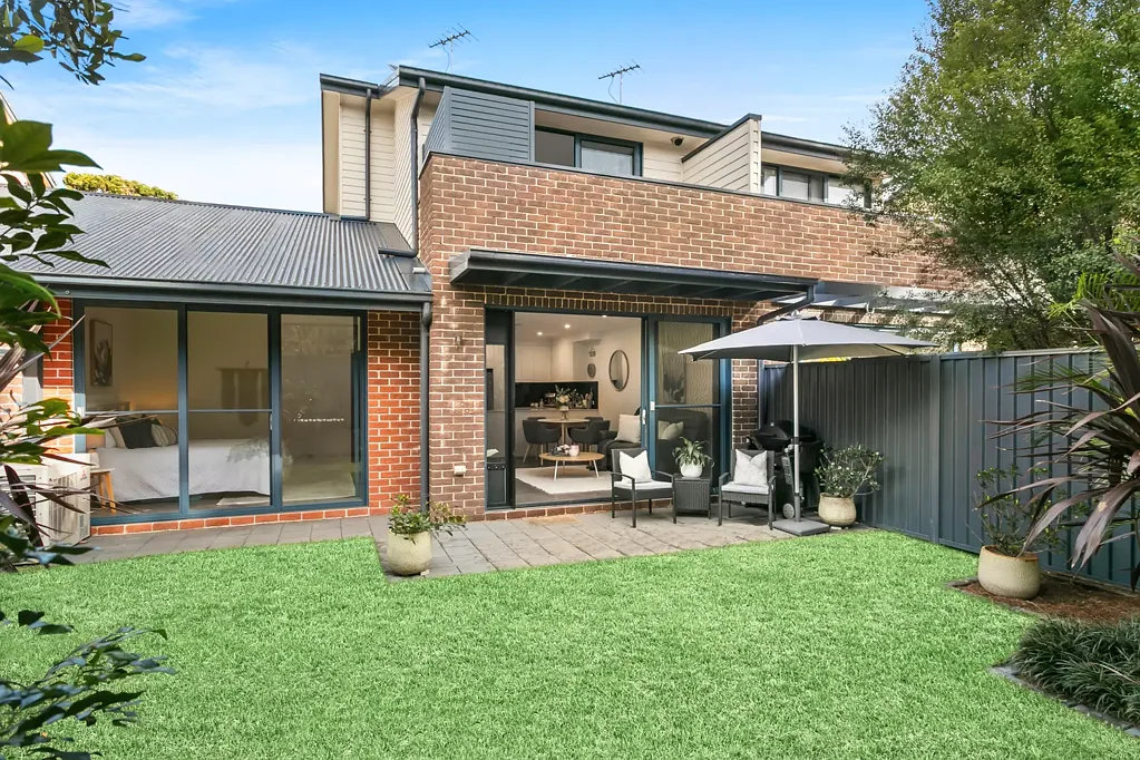 Berowra Heights 3 Bedroom Luxe 3 Bedroom Townhouse with Level Garden