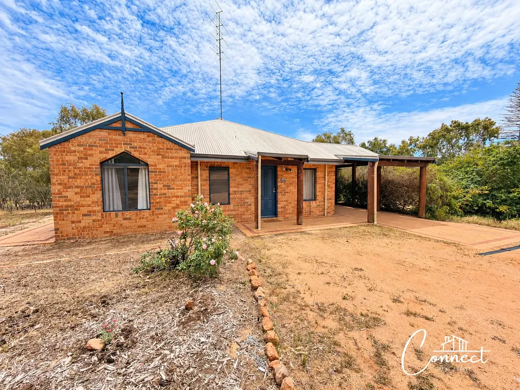 COUNTRY CHARM, SPACE & PEACEFUL LIVING!