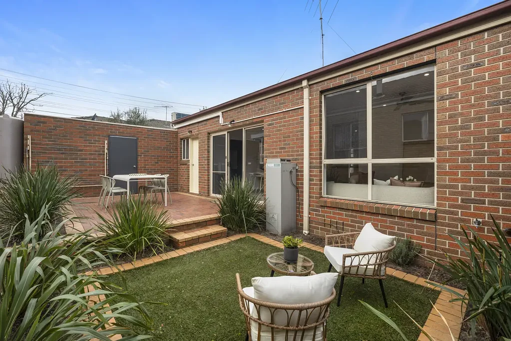 Mentone 2 Slaapkamer Supersized Space with Sun-filled Aspect