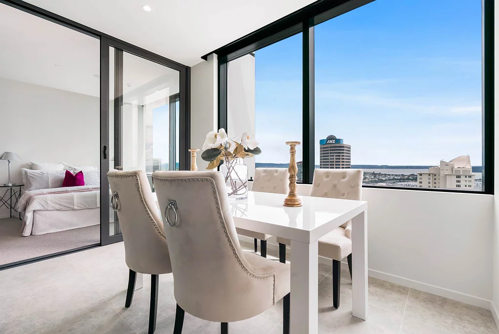 Auckland Central 2Phòng ngủ Urgent Sale: Luxurious Living at 'The Pacifica'