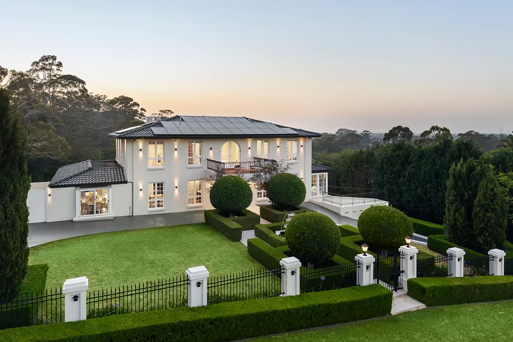 Castle Hill 6Zimmer A Grand European Estate on 4,293sqm | Timeless Elegance, Resort-Style Living & Future Potential (STCA)