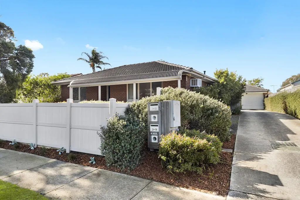 Carrum Downs 3房 宽敞单层3卧室单元房 - 无物业管理费 Generous Single Level 3BR Unit - No Body Corporate Fees