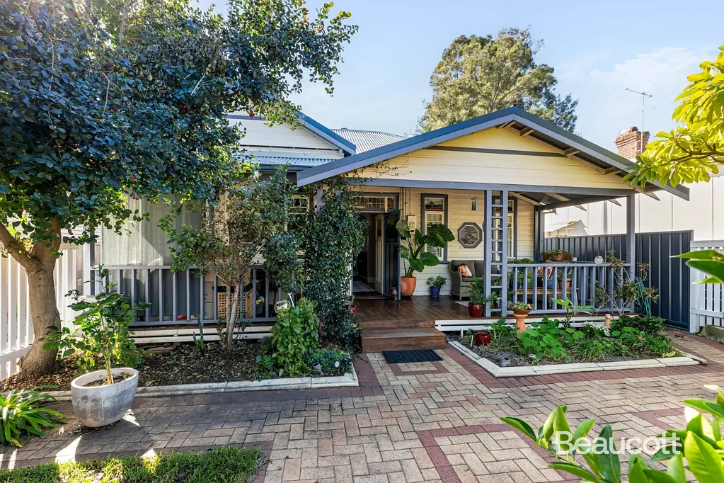 East Victoria Park 2ਬੈੱਡਰੂਮ DON'T MISS THIS CHARMING CHARACTER WEATHERBOARD...