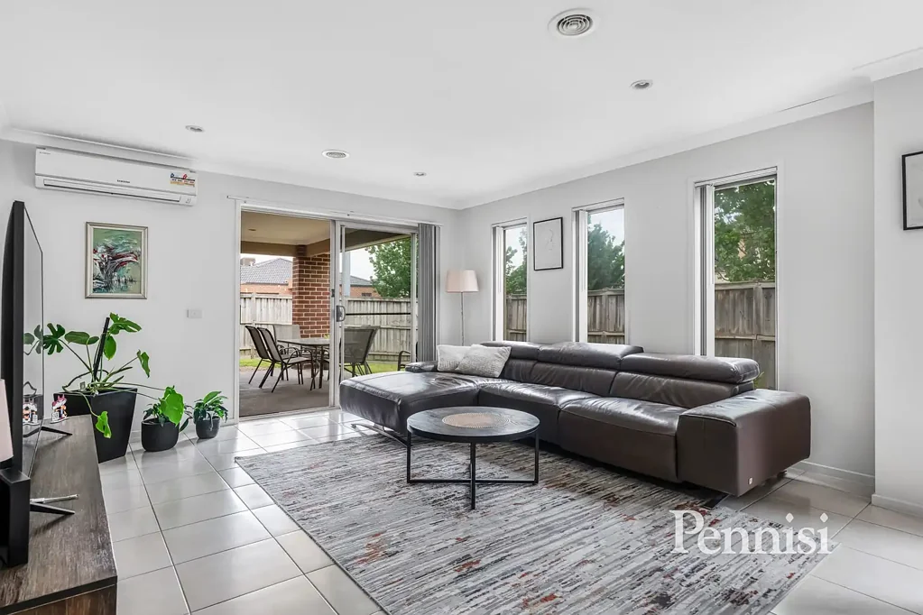 10 Bunker Circuit, Deer Park, VIC 3023