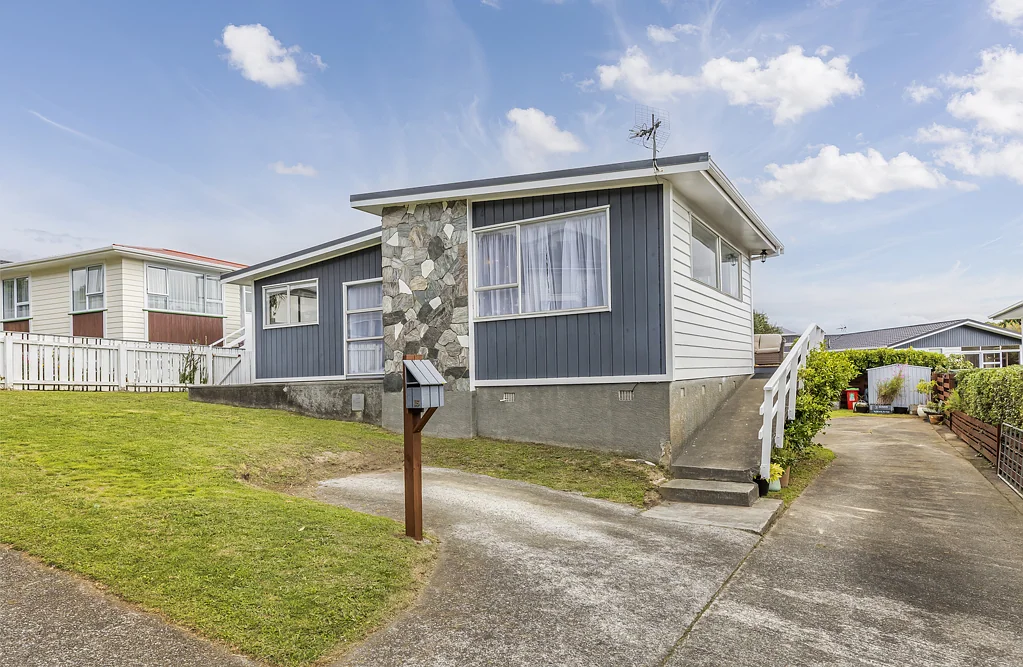 15 Brora Crescent, Papakowhai, Porirua City, Wellington