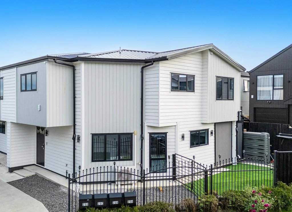 Weymouth 4 Bedroom Too late to cancel the flight-Owner says sell!