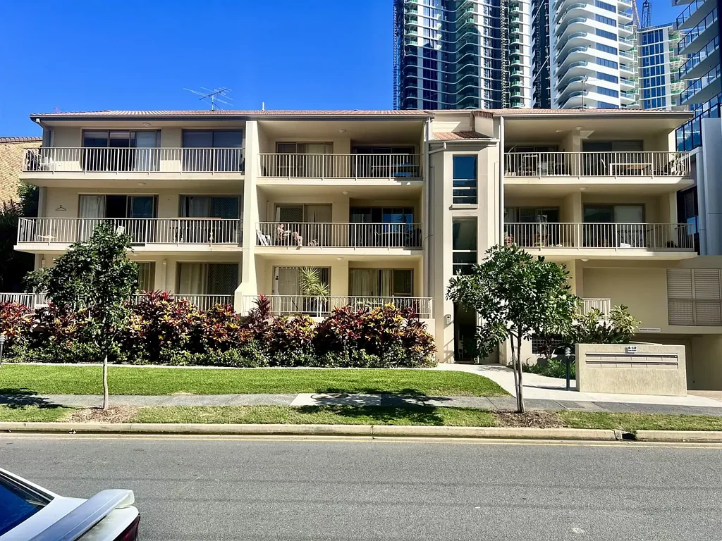 GROUND FLOOR LOW RISE APARTMENT