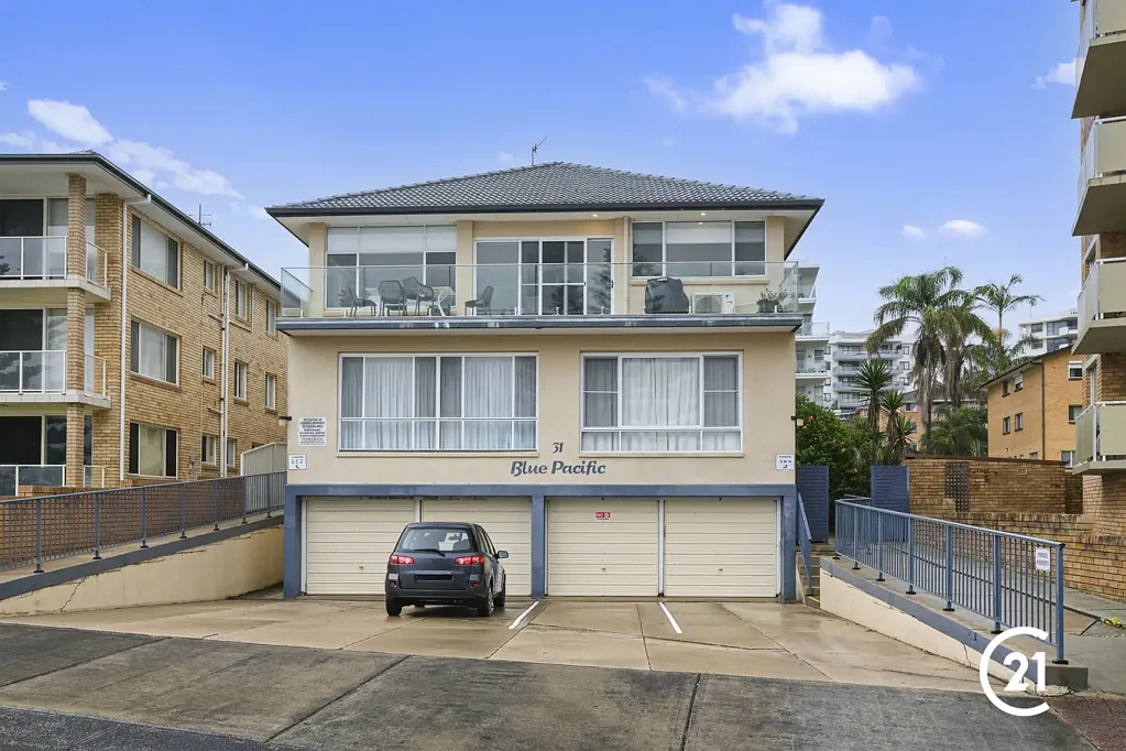 The Entrance 1Habitaciones Coastal Convenience in a Prime Waterfront Location
