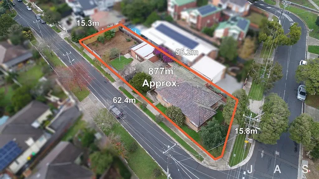 Maribyrnong 4房 877sqm拐角地块 靠近Maribyrnong River 多个生活区域 四卧三带柜 浴室分区便利 后院潜力巨大 The Opportunity You’ve Been Waiting For