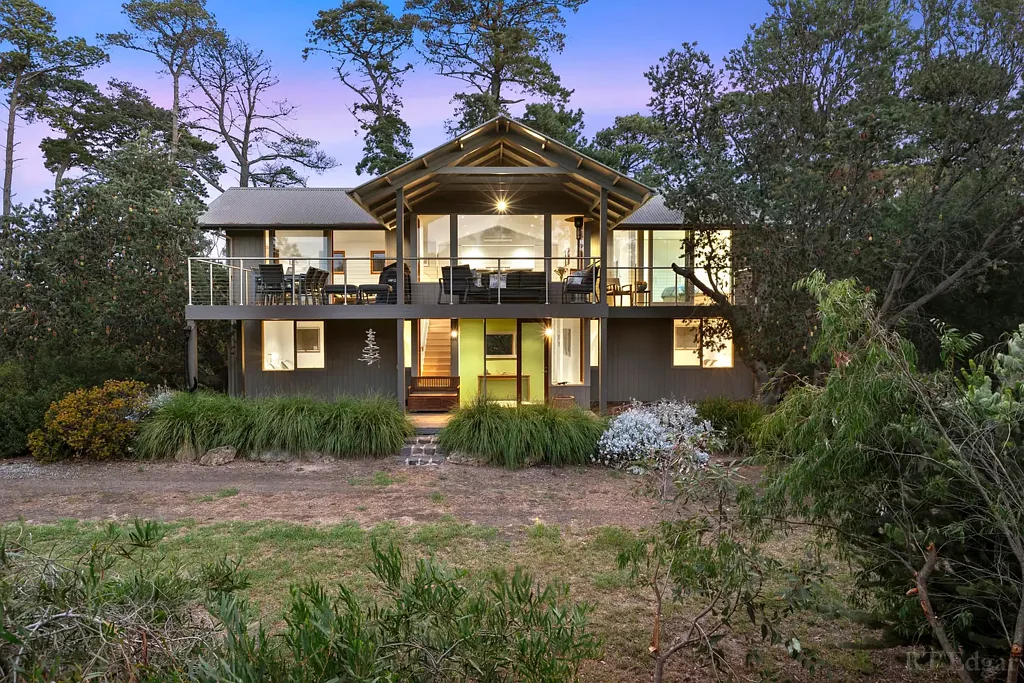 Indented Head 4ਬੈੱਡਰੂਮ Generous Coastal Hideaway with Native Bushland Outlooks