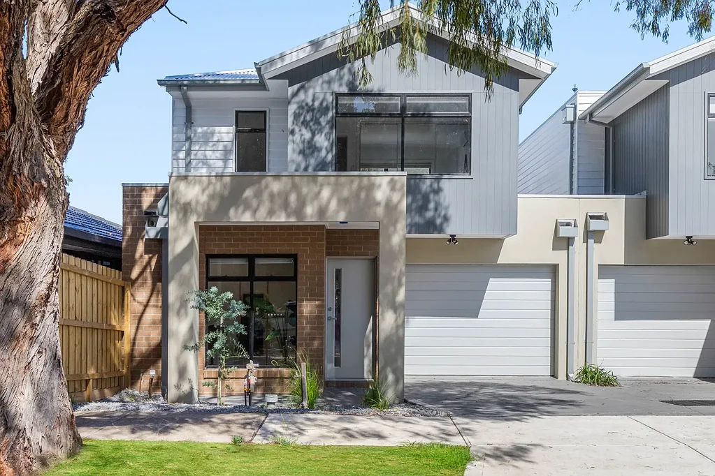 2/66 McEwen Drive, Sunbury, VIC 3429