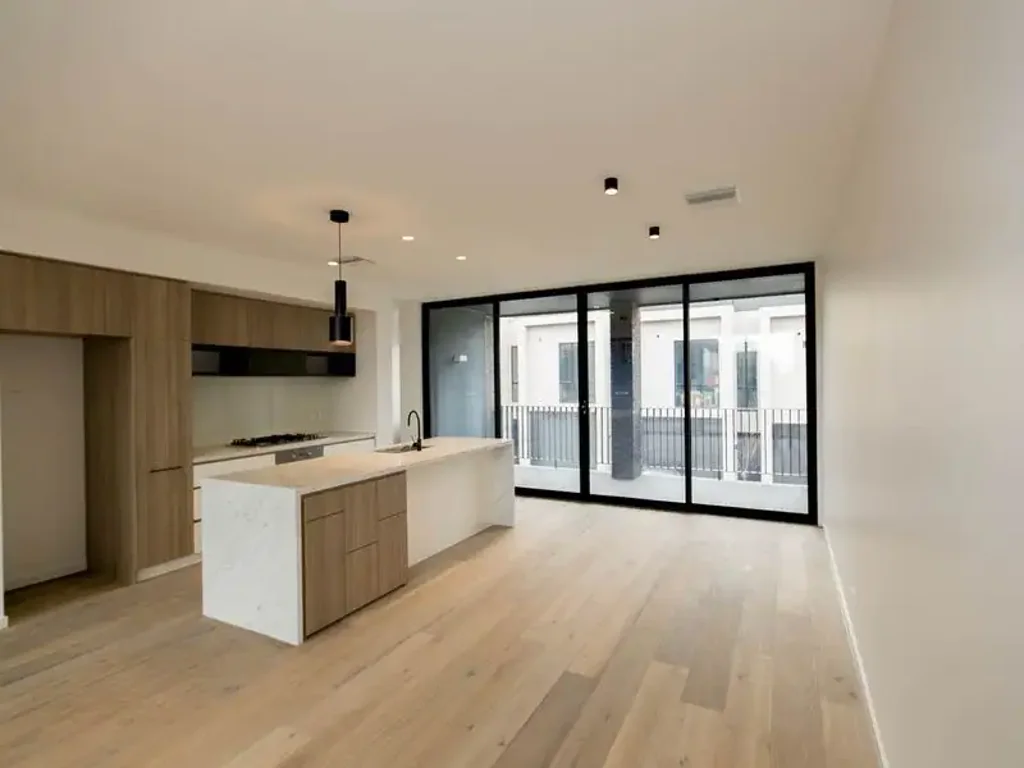 Unfurnished 4 bedrooms townhouse for lease
