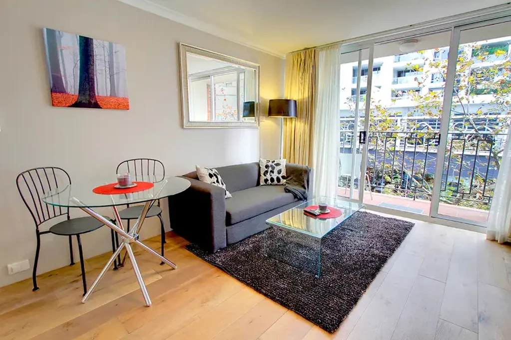 PRIME LOCATION IN POTTS POINT FURNISHED ONE BEDROOM WITH BALCONY