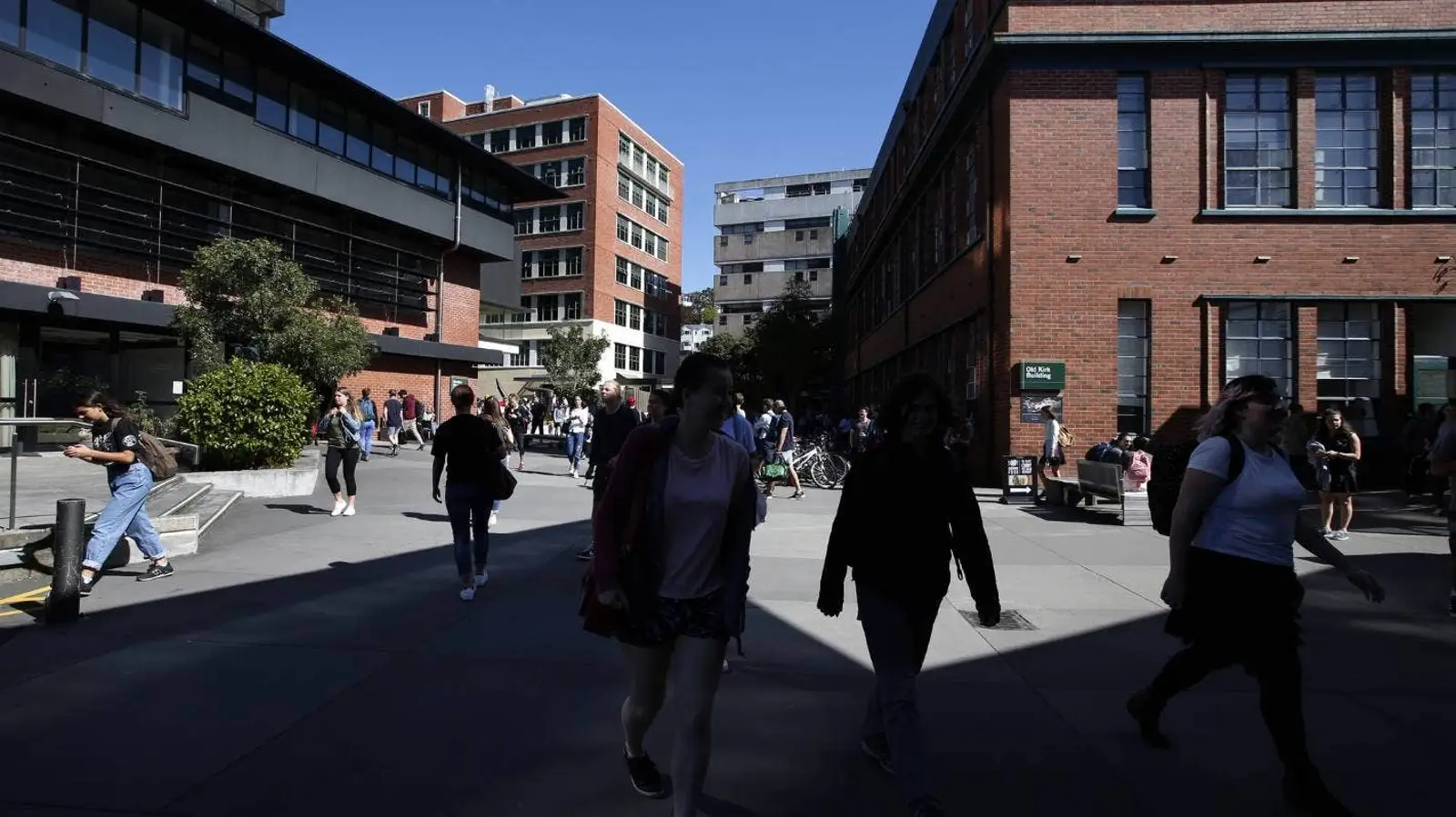 疫情速报:维多利亚大学一工作人员确诊