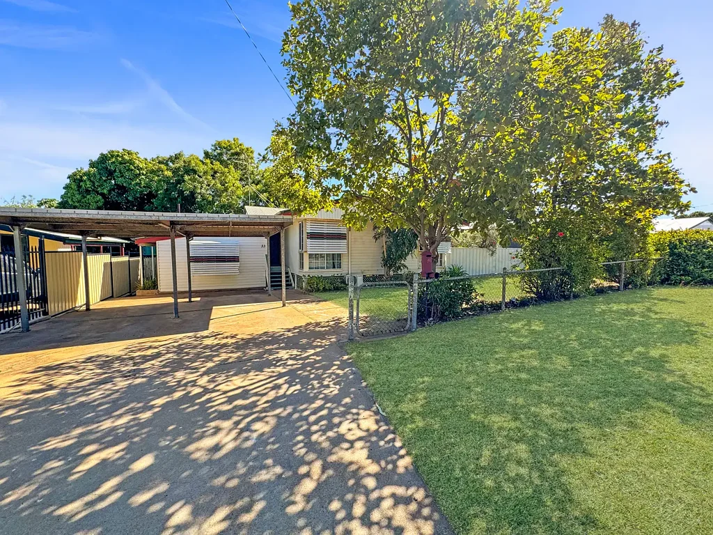 Mount Isa 4 Bedroom Neat Family Home with Solar