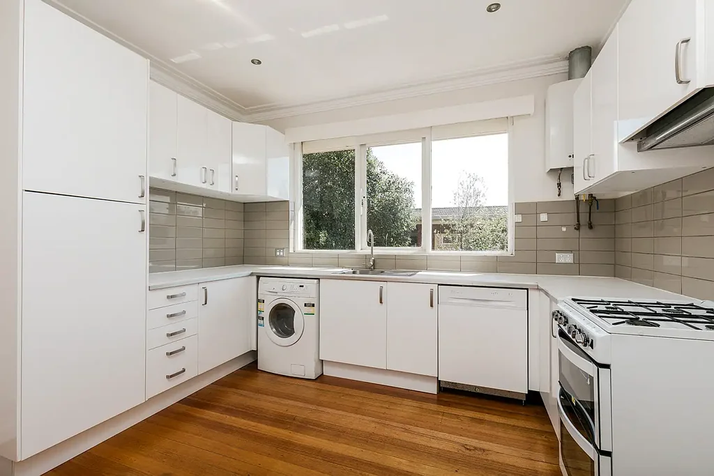 Bright, Spacious Living in a Prime Elwood Location