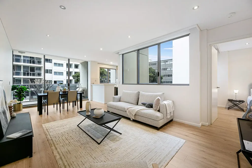 Rosebery 2 Bedroom Stylish Apartment with Resort Facilities in Prime Location