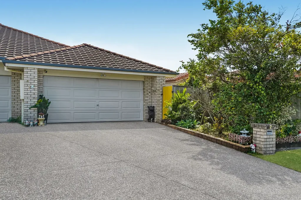 Labrador 3 Slaapkamer Secure Investment Opportunity in a Quiet Labrador Cul-de-Sac