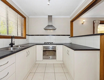4 Stanbury Avenue, Happy Valley, Southern Adelaide, 3 ห้องนอน, 1 ห้องน้ำ, House