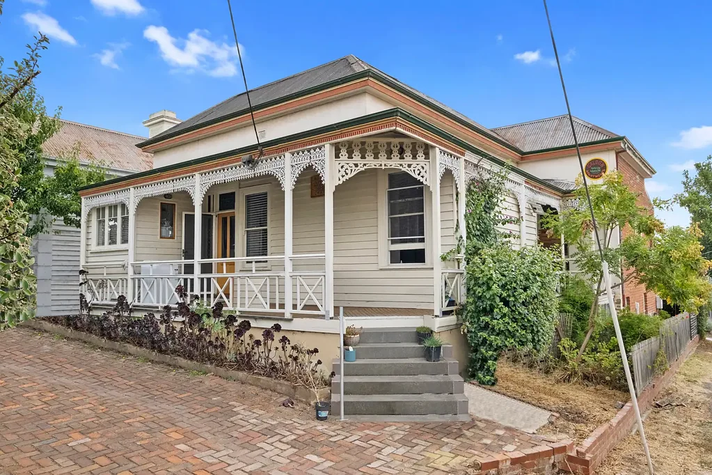 Bendigo 8غرفة نوم RARE  INVESTMENT IN CENTRAL ROWAN STREET!