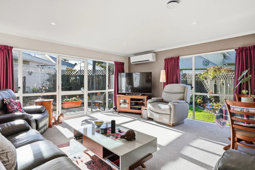 Caversham 2房  Immaculate Sunny Standalone Townhouse